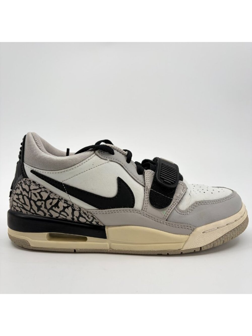 Nike Air Jordan Legacy 312 Low Boys Size 4.5Y White Gray Athletic Shoes Sneakers